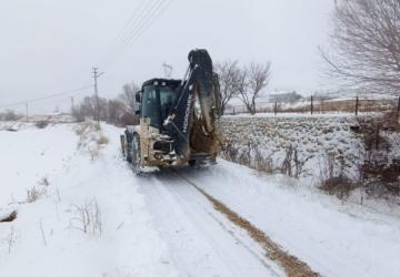 Çelikhan Belediyesi, yoğun kar yağışı nedeniyle çalışmalarını sürdürüyor - Videolu Haber