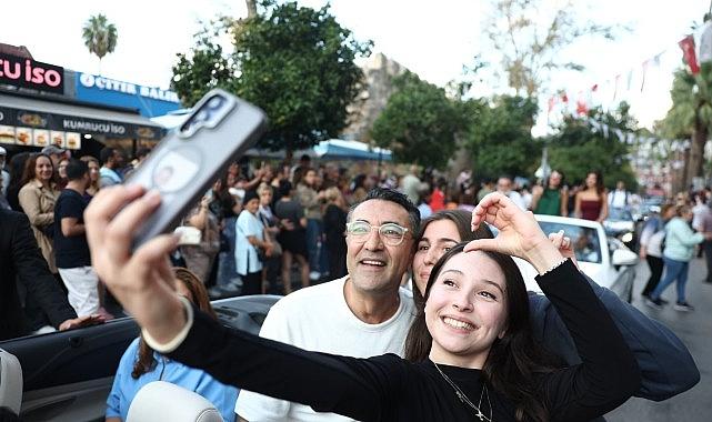 Antalya Altın Portakal Film Festivali'nde geleneksel kortej coşkusu Antalya Altın Portakal Film Festivali'nde geleneksel kortej coşkusu
