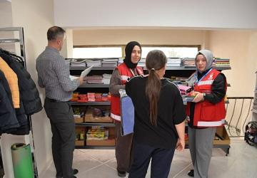 İhtiyaç sahibi öğrencilere kırtasiye yardımı