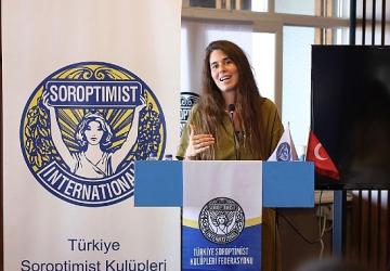 Çeşme Belediye Başkanı Lâl Denizli, TSKF Gençlik ve Liderlik Kampı '25 açılışında genç kadınlara seslendi