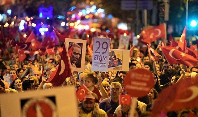 Bornova'da Cumhuriyet Bayramı'na coşkulu kutlama Bornova'da Cumhuriyet Bayramı'na coşkulu kutlama
