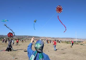 İnegöl Semaları Uçurtmalarla Renklendi