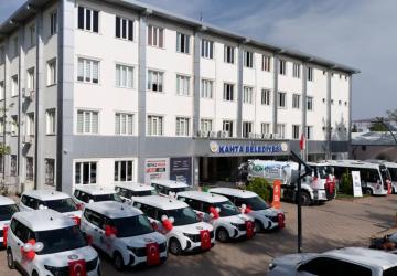 Kâhta Belediyesi araç filosuna 14 yeni araç daha katıldı