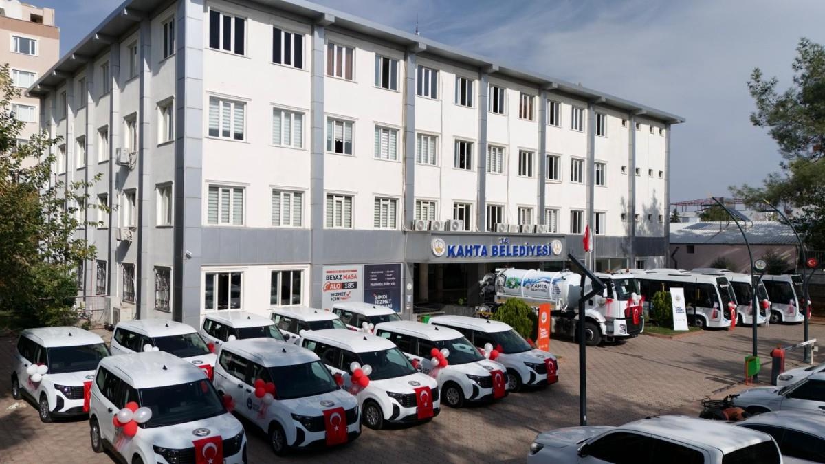 Kâhta Belediyesi araç filosuna 14 yeni araç daha katıldı Kâhta Belediyesi araç filosuna 14 yeni araç daha katıldı