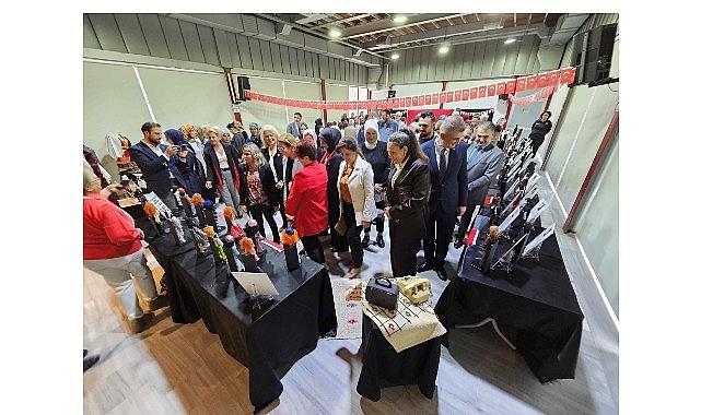 Kahraman Türk Kadınları Gölcük'te Sanatla buluştu Kahraman Türk Kadınları Gölcük'te Sanatla buluştu