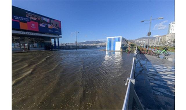 Fırtına duvarı Kordon'u böyle korudu