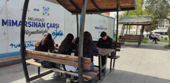 Bölgedeki okul saldırıları sonrası, Adıyamanlı öğrenciler okul girişlerinde önlem bekliyor - Videolu Haber