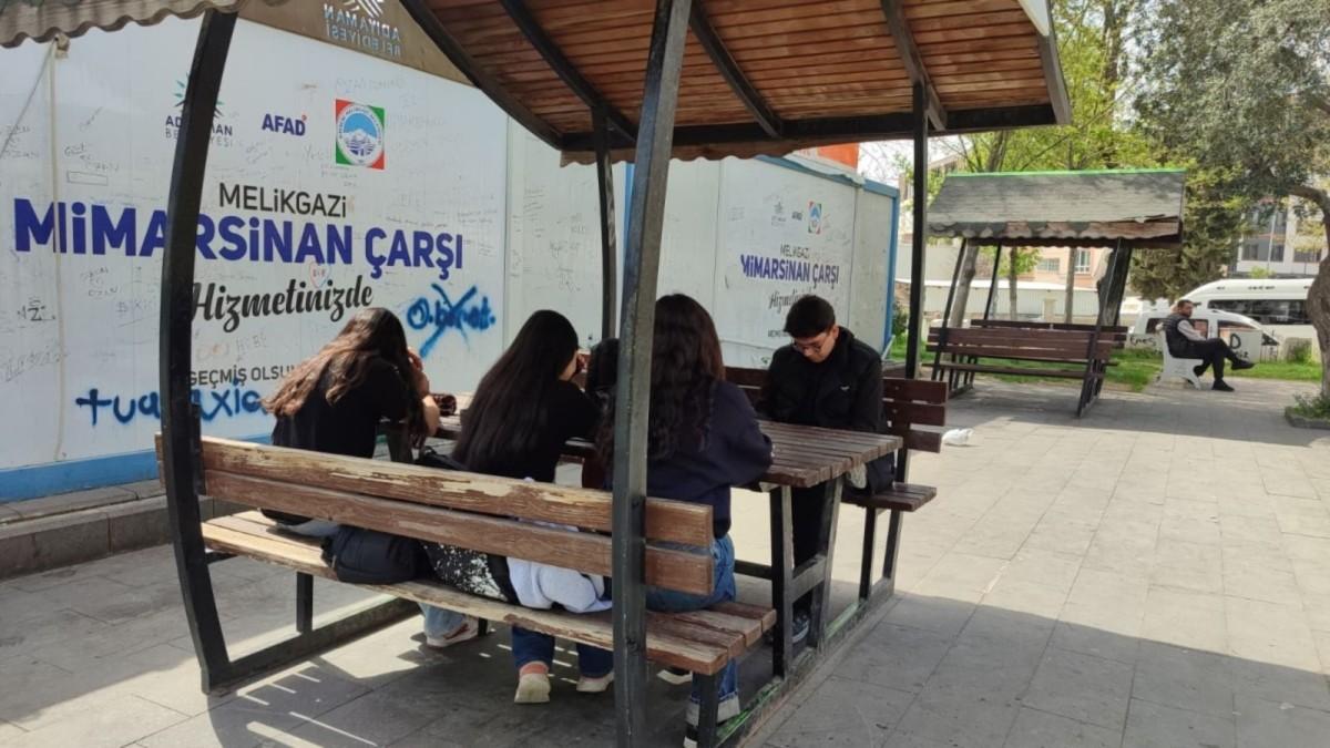 Bölgedeki okul saldırıları sonrası, Adıyamanlı öğrenciler okul girişlerinde önlem bekliyor - Videolu Haber