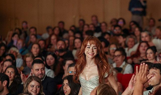 “Bağlantı Hatası" ile “Gündüz ve Gece" Galalarını Altın Portakal'da Yaptı “Bağlantı Hatası" ile “Gündüz ve Gece" Galalarını Altın Portakal'da Yaptı