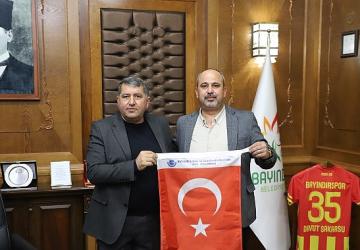 Bayındır Belediye Başkanı Davut Sakarsu, Bayındır Esnaf ve Sanatkarlar Odası Başkanı Enis Macit ve yönetim kurulu üyelerini makamında ağırladı.