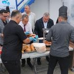 Başkan Topaloğlu'ndan sporculara mangal partisi Başkan Topaloğlu'ndan sporculara mangal partisi