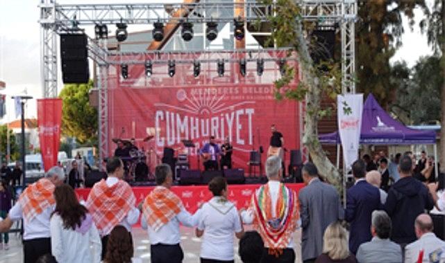 Menderes'te Cumhuriyet coşkusu Menderes'te Cumhuriyet coşkusu