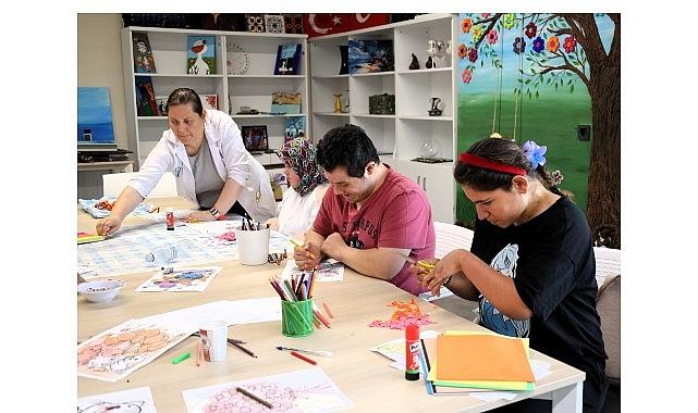 Gonca'da sanatla özgüven kazanıyorlar