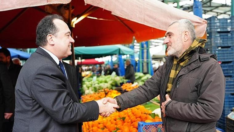 Başkan Dutlulu Perşembe Pazarı'nda Esnafla Bir Araya Geldi
