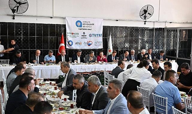 Başkan Vekili Özdemir Antalya Toptancı Hali'nde