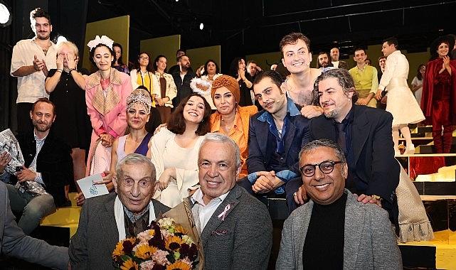 Nilüfer Kent Tiyatrosu'ndan “Lüküs Hayat" ile görkemli sezon açılışı Nilüfer Kent Tiyatrosu'ndan “Lüküs Hayat" ile görkemli sezon açılışı
