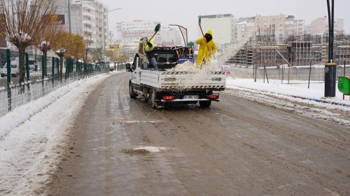 Kahta Belediyesi’nden kar mesaisi: Toplu taşıma ücretsiz