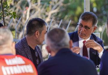 Başkan Tugay İtfaiye Haftası'nda itfaiye personeli ile buluştu