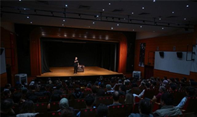 Tahsin Hasoğlu'ndan İZKİTAP'ta kahkaha dolu gece