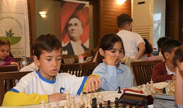 Osmangazi'de Cumhuriyet Ruhu Satranç Turnuvasıyla Canlandı Osmangazi'de Cumhuriyet Ruhu Satranç Turnuvasıyla Canlandı