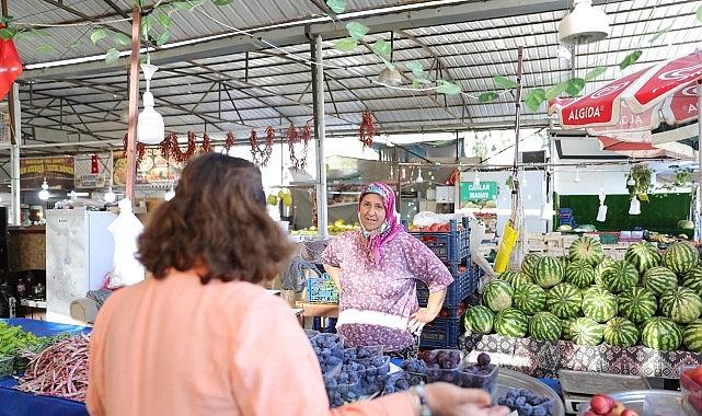 Başkan Hatice Gençay, Mavişehir Halk Pazarı'nı Ziyaret Etti