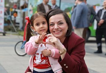 Karabağlar 'da Çocuklar Bayramlarını Doyasıya Yaşadı