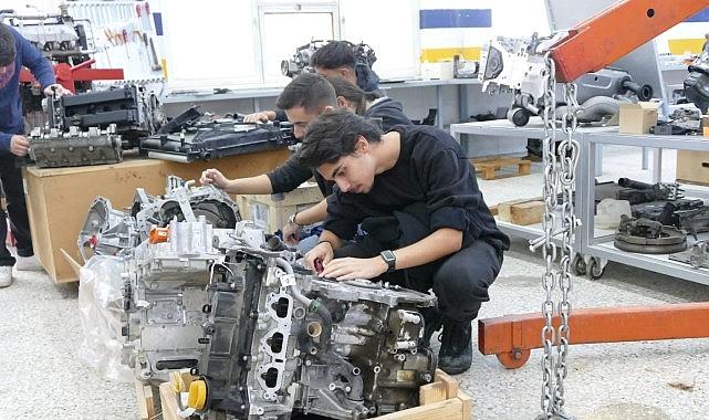 Renault Türkiye'den Ege Meslek Yüksekokulu'na Önemli Bağış