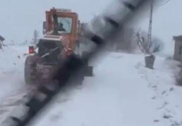 Adıyaman Karayolları Ekipleri Karla Mücadele Çalışmalarını Sürdürüyor