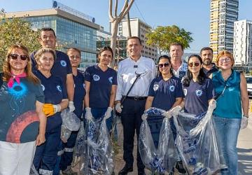 Başkan Özyiğit, vatandaşlarla birlikte çevre temizliği yaptı