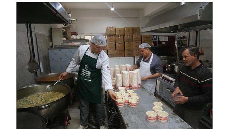 Edremit Belediyesi Aşeviyle Gönülleri Isıtıyor