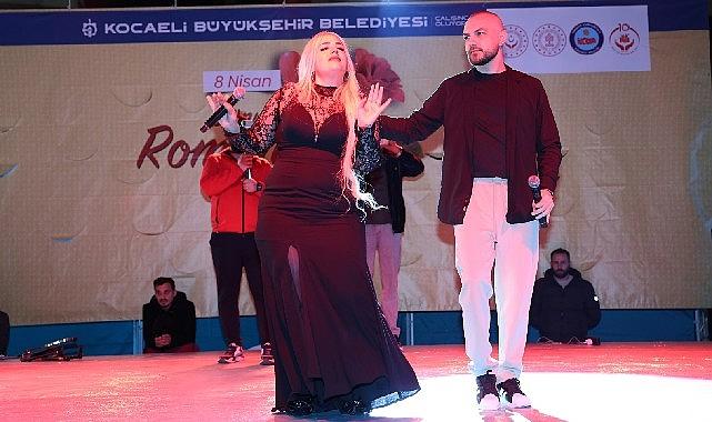 'İlle de Roman olsun' Kent Meydanı'nı salladı