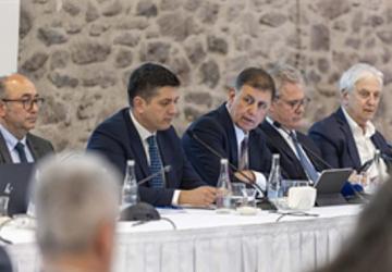 Başkan Tugay: Enerji güvenliği için şehirler kendi sistemlerini kurmalı