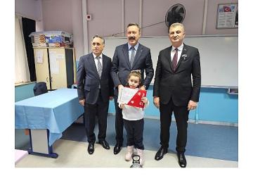 Başkan Sezer, Öğrencilerin Karne Heyecanına Ortak Oldu