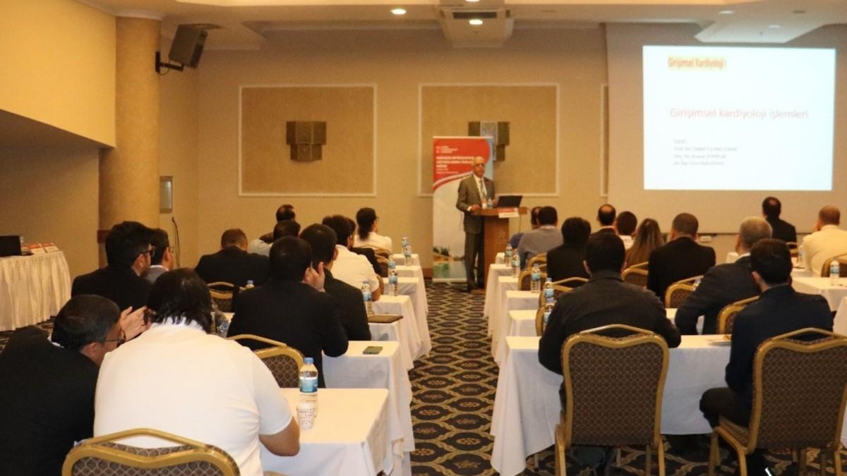 Harran Üniversitesi, kardiyoloji uzmanlarını ağırladı: Kalp sağlığı için bilimsel eğitim - Videolu Haber Harran Üniversitesi, kardiyoloji uzmanlarını ağırladı: Kalp sağlığı için bilimsel eğitim - Videolu Haber