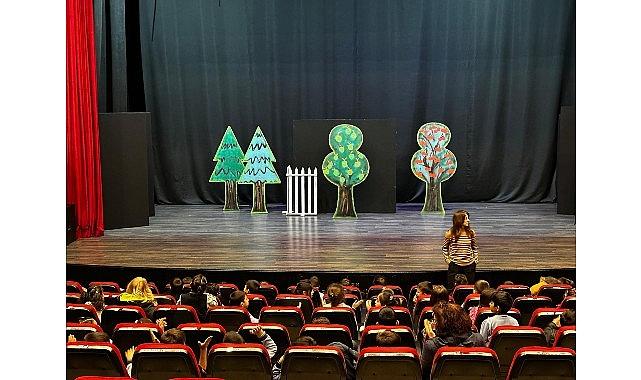 Minik Öğrenciler Başkan Çerçioğlu'nun Çalışmaları ile Tiyatroyla Buluştu