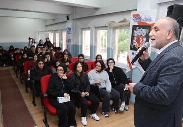 Başkan Sandıkçı: "Gençlerimizin her daim yanındayız"