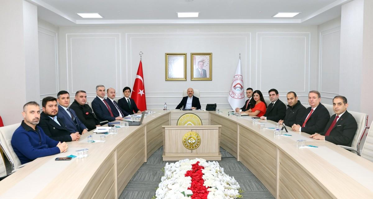 Adıyaman’da Kalıcı deprem konutları ve kamu yatırımları için koordinasyon toplantısı düzenlendi