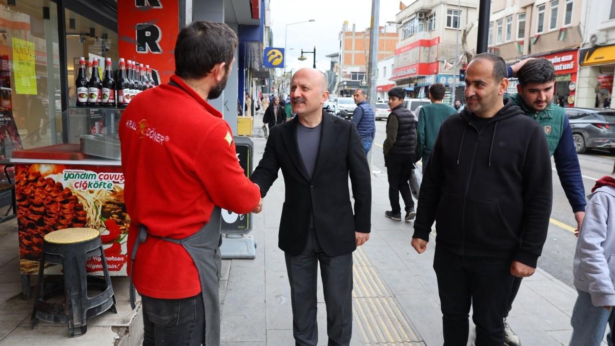 Vali Varol Gölbaşı Caddesi’nde esnaf ve vatandaşları ziyaret etti