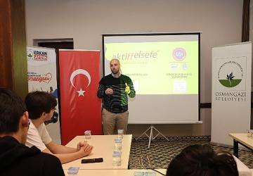 Osmangazi Belediyesi'nden Gençlere Eleştirel Düşünce Atölyesi