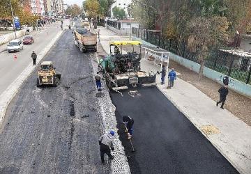 İzmir'de ulaşımı rahatlatan asfalt atağı