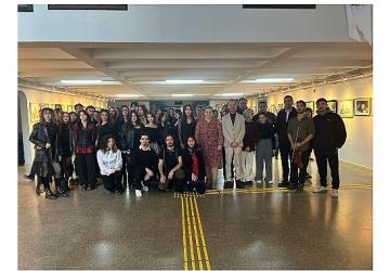 Egeli öğrenciler karakalem sanatında buluştu