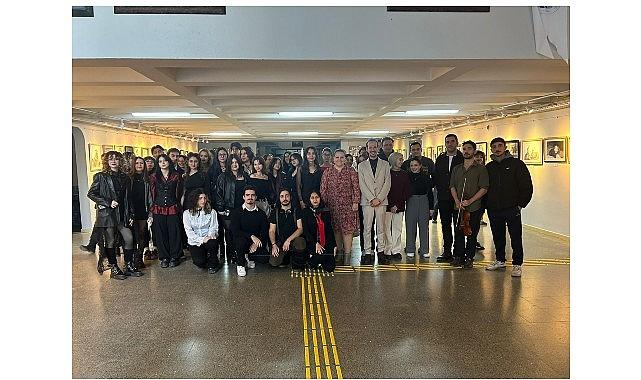 Egeli öğrenciler karakalem sanatında buluştu