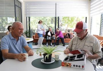 Emekli Lokali'nde Yüzler Gülüyor