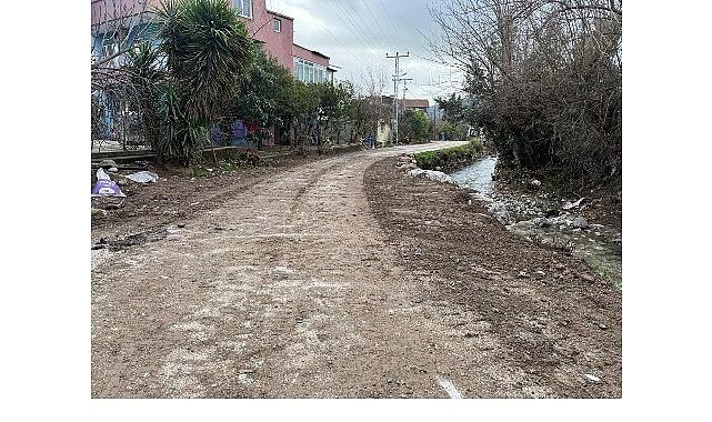 Şiddetli yağış nedeniyle çöken yol onarıldı