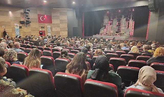 Manisa Şehir Tiyatrosu 'Sen İstanbul'dan Daha Güzelsin' oyununu ağırladı