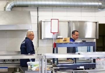 Narlıdere Belediyesi Zabıta ekiplerinden okul kantinlerine sıkı denetim