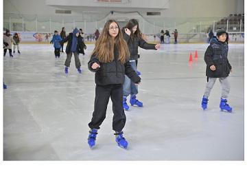 Başkan Dutlulu'dan Öğrencilere Karne Hediyesi