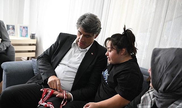 Başkan Kocaman'dan, Elanur Gençoğlu'na Anlamlı Ziyaret Başkan Kocaman'dan, Elanur Gençoğlu'na Anlamlı Ziyaret