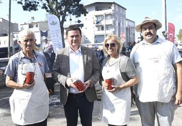 Osmangazi Belediyesi'nden vatandaşlara salça desteği