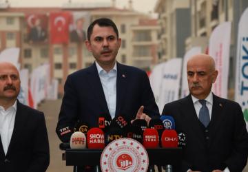 Bakan Kurum Adıyaman’da CHP’ye yüklendi: ‘Yolsuzluğa para buluyorlar ama deprem bölgesinde çakılı çivileri yok’ - Videolu Haber